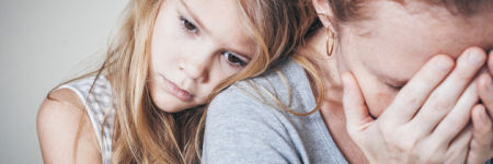 Çocuğun karşısında ağlamak zayıflık göstergesi mi?