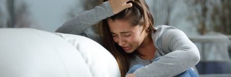Durduk yere ağlamak: Sürekli ağlama isteği neden olur?
